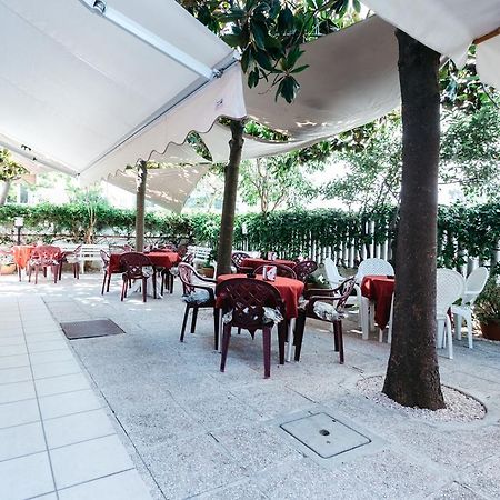 Hotel Roma Pineto Exterior foto