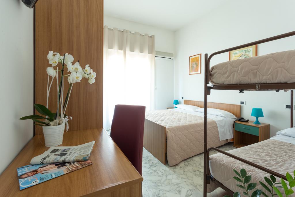 Hotel Roma Pineto Exterior foto