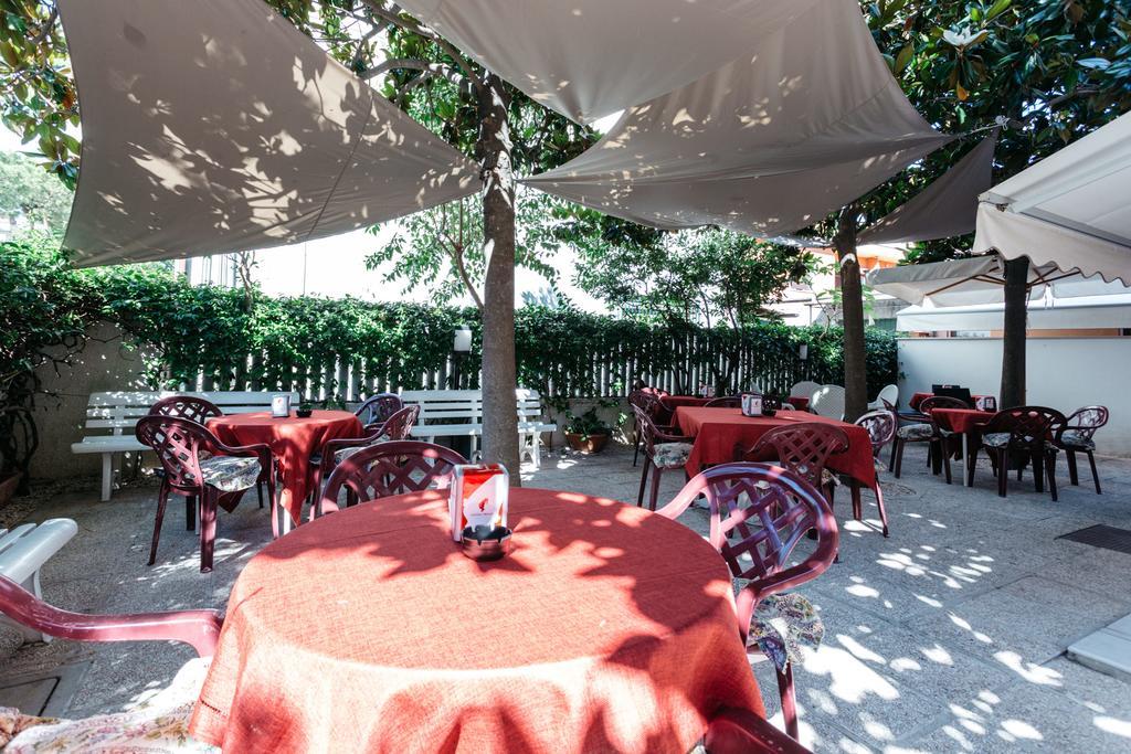 Hotel Roma Pineto Exterior foto