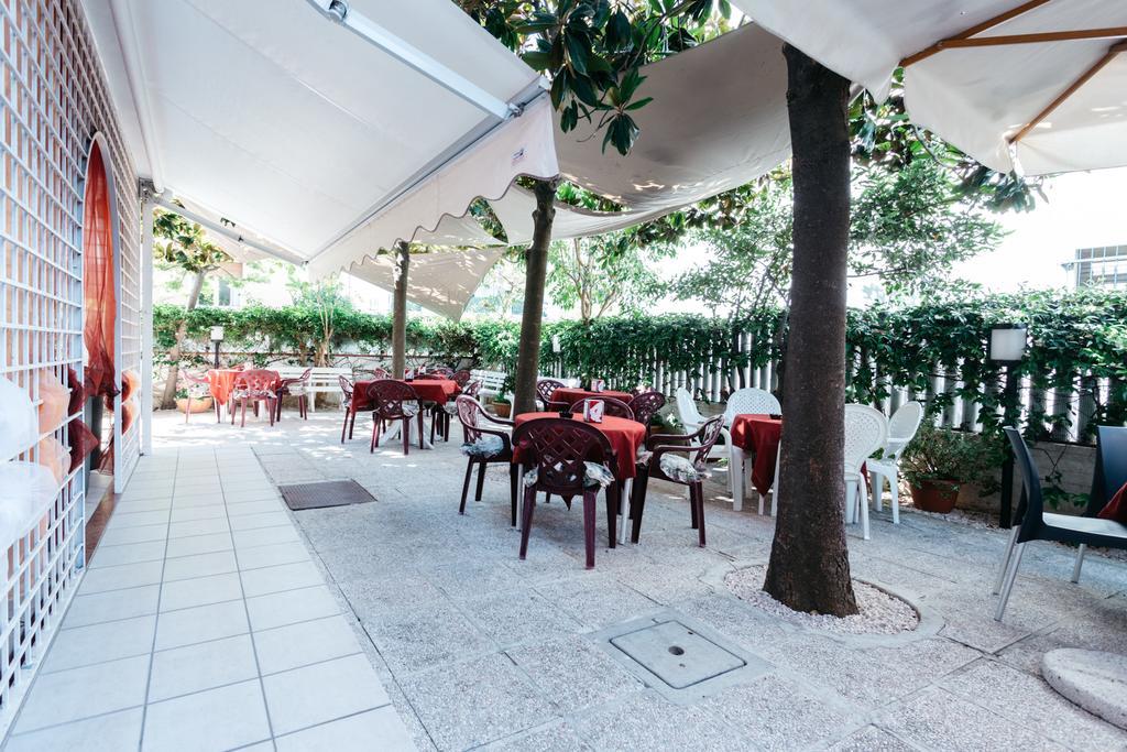 Hotel Roma Pineto Exterior foto
